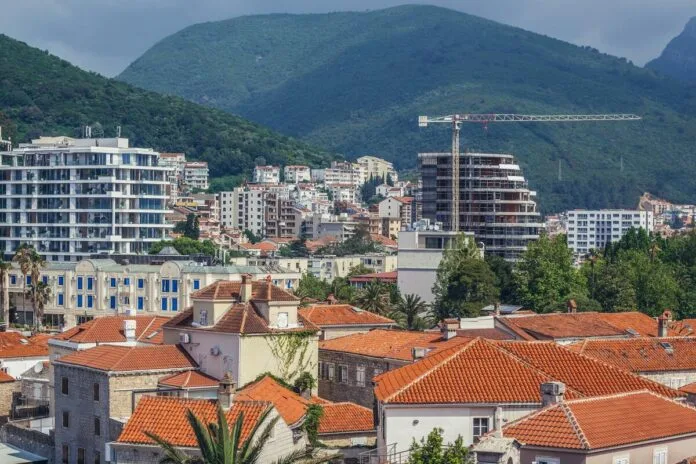 Foreign citizen sustained a stab wound to the leg