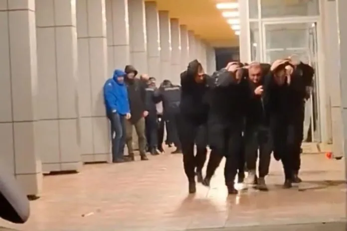 Kraljevo residents throw eggs at mayor, he is evacuated from the assembly in a hurry
