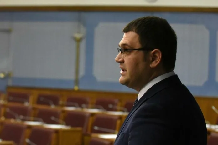 Spajića denied by two ministers, let her come to parliament and send us on vacation