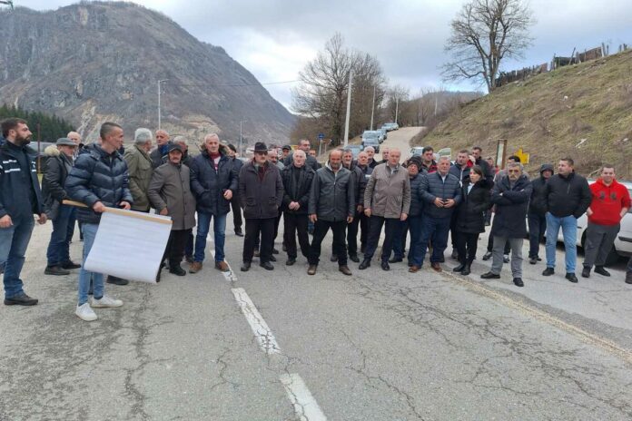 The Šavnik-Žabljak road was blocked for more than an hour today