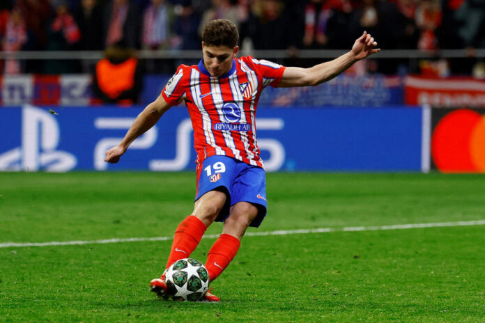 Did Julián touch the ball twice